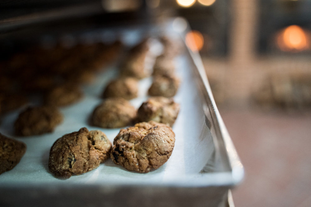 petits biscuits sortant du four