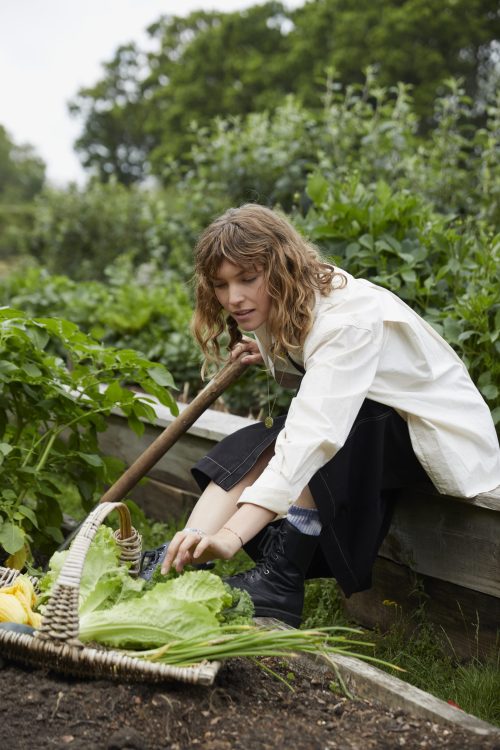 Arizona Muse met l’agriculture biodynamique à l’honneur