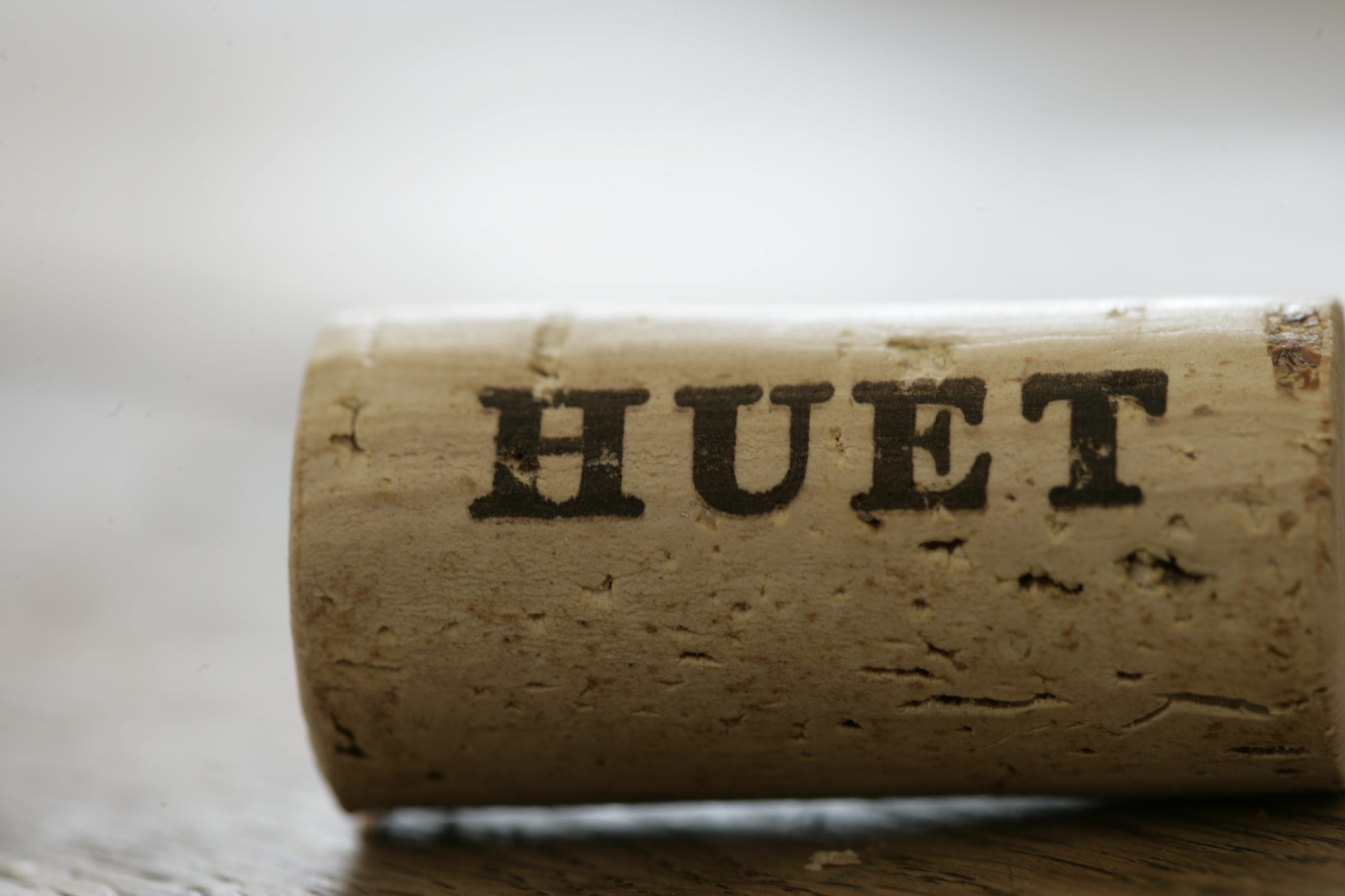 https://www.demeter.fr/wp-content/uploads/2022/04/Domaine-Huet-Bouchon-Huet-Sarah-Hwang-scaled.jpg