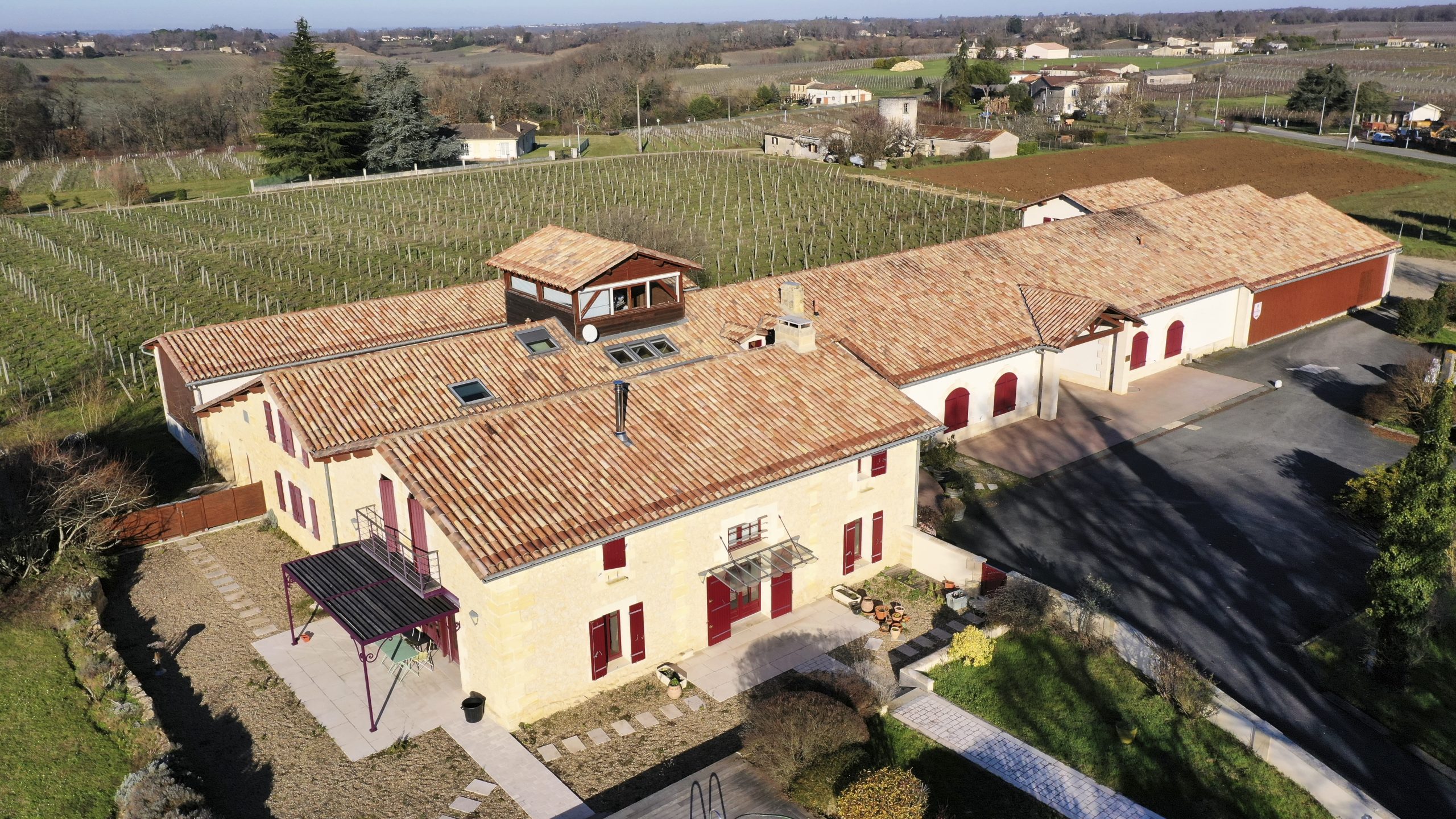 https://www.demeter.fr/wp-content/uploads/2022/12/Vue-drone-domaine-Clos-Puy-Arnaud-Julie-Metifet-scaled.jpg