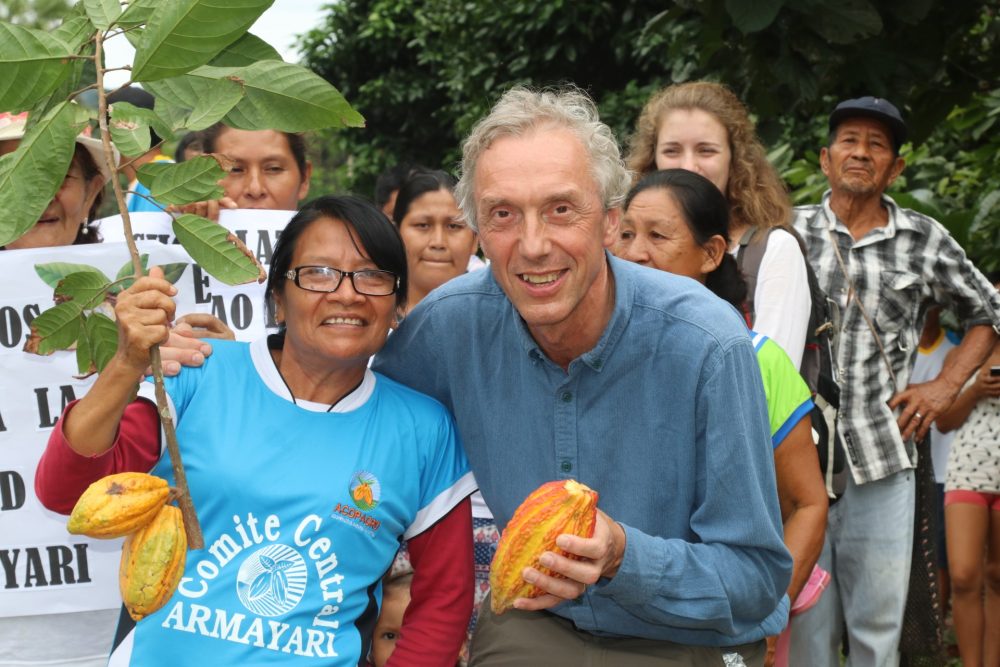 Thierry Noesen et des producteurs du village d'Armayari au Pérou.