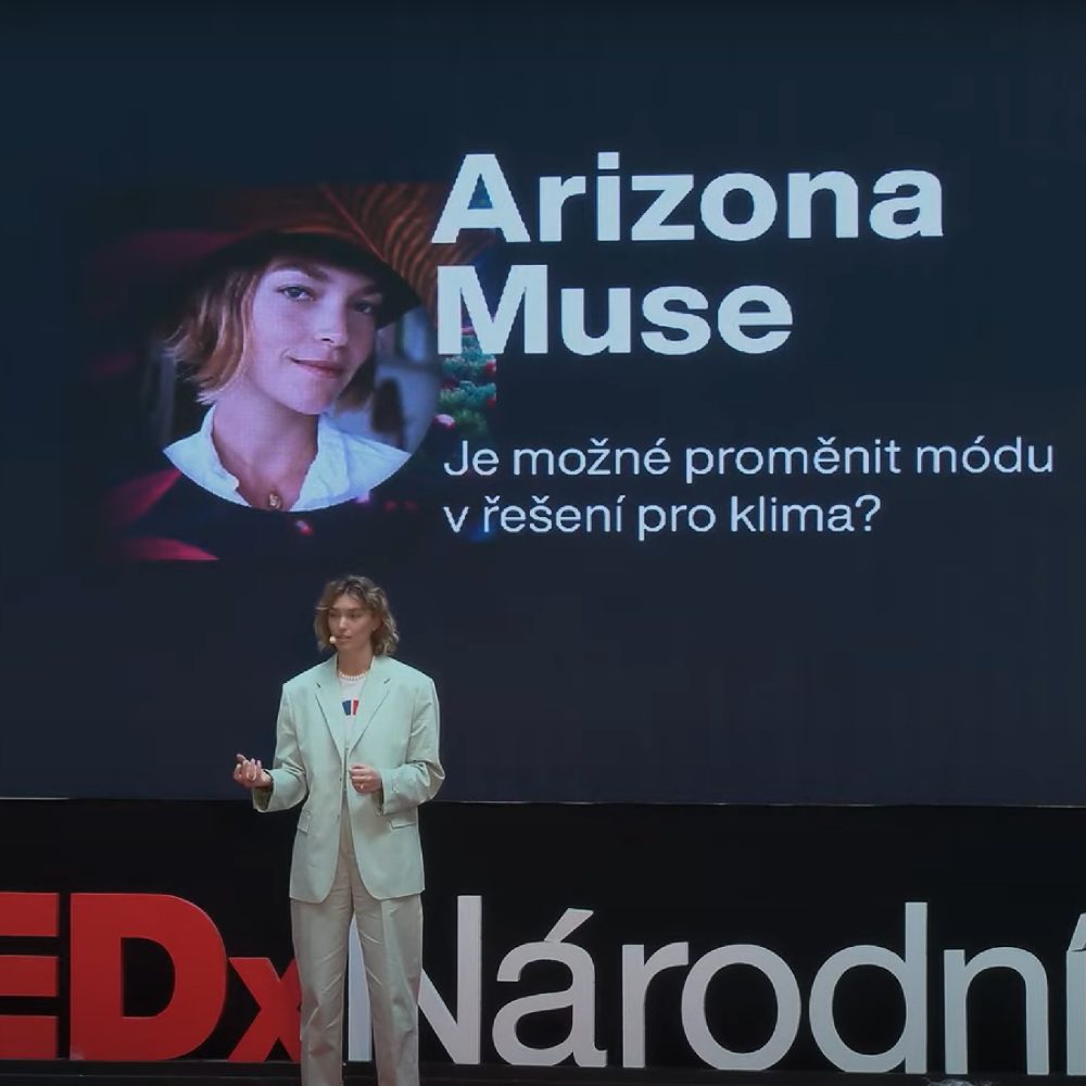 Arizona Muse lors de sa conférence TEDx