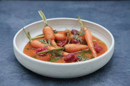 Carottes fondantes, beurre de carotène et framboises de Thierry Schwartz